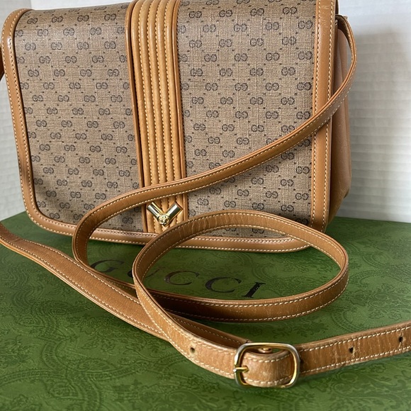 Authentic Gucci Crossbody/Shoulder Bag. - Picture 12 of 16